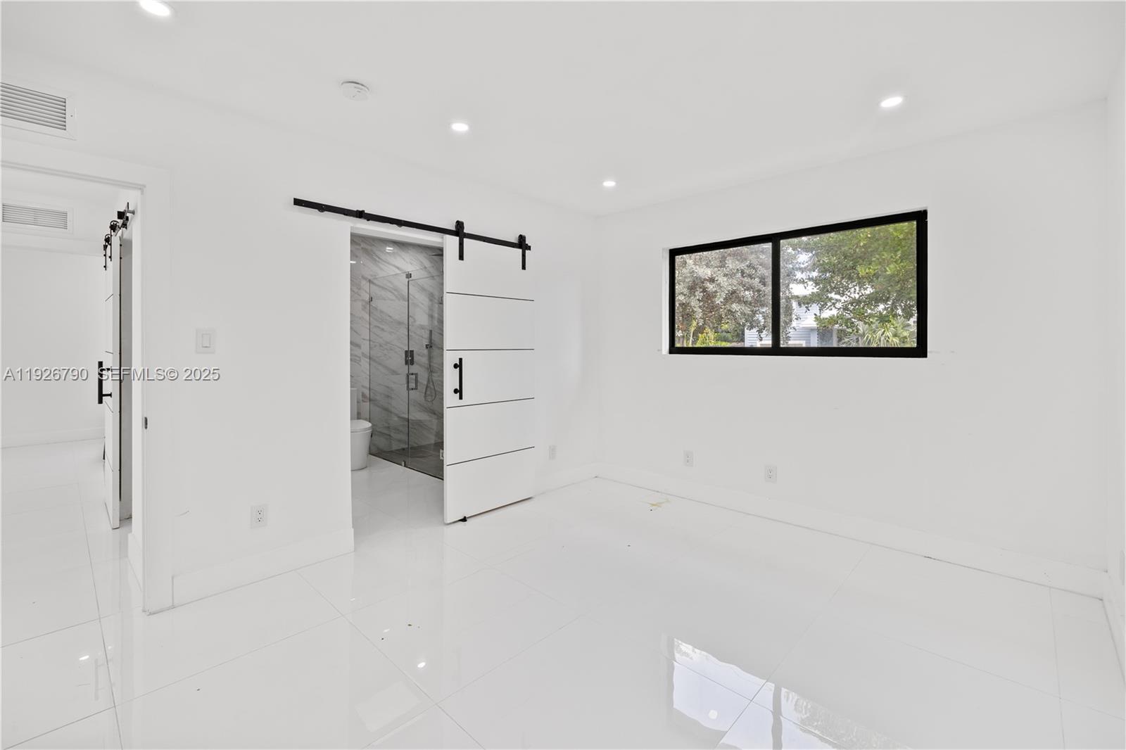 1200 Cleveland Road Miami Beach, FL 33141 - Photo 21 of 41 a view of an empty room