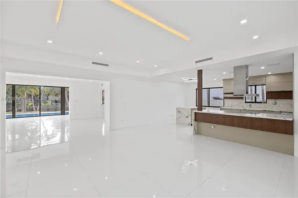 $2,950,000 | 1200 Cleveland Road, Miami Beach, FL 33141