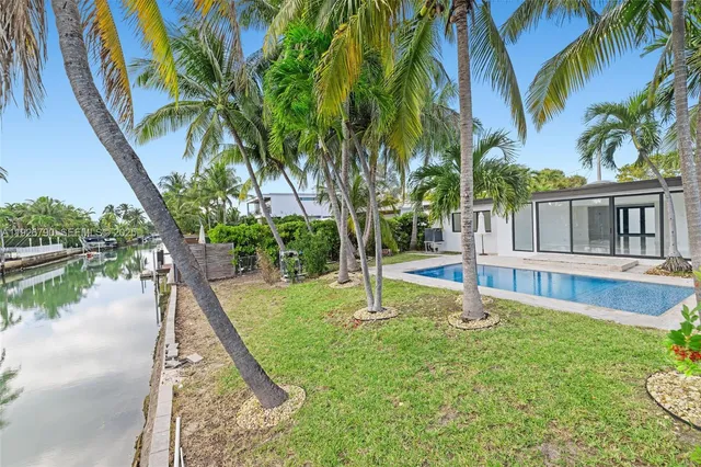 $3,025,000 | 1200 Cleveland Road, Miami Beach, FL 33141