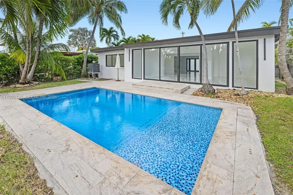 $2,950,000 | 1200 Cleveland Road, Miami Beach, FL 33141