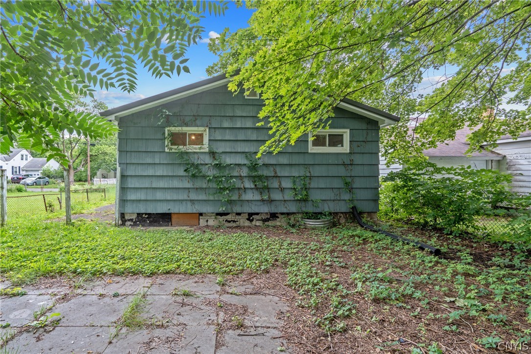176 Ruth Avenue Syracuse, NY 13210 - Photo 22 of 26