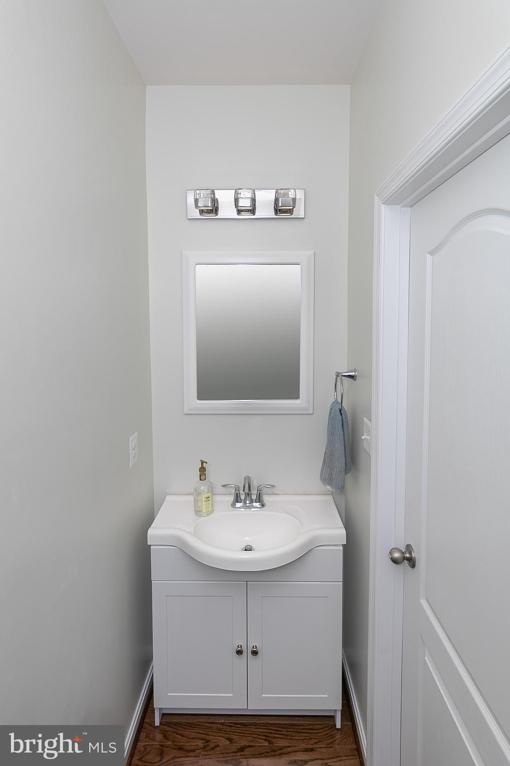 709 Bischoff Road Baltimore, MD 21220 - Photo 19 of 41 Main Floor Powder Room