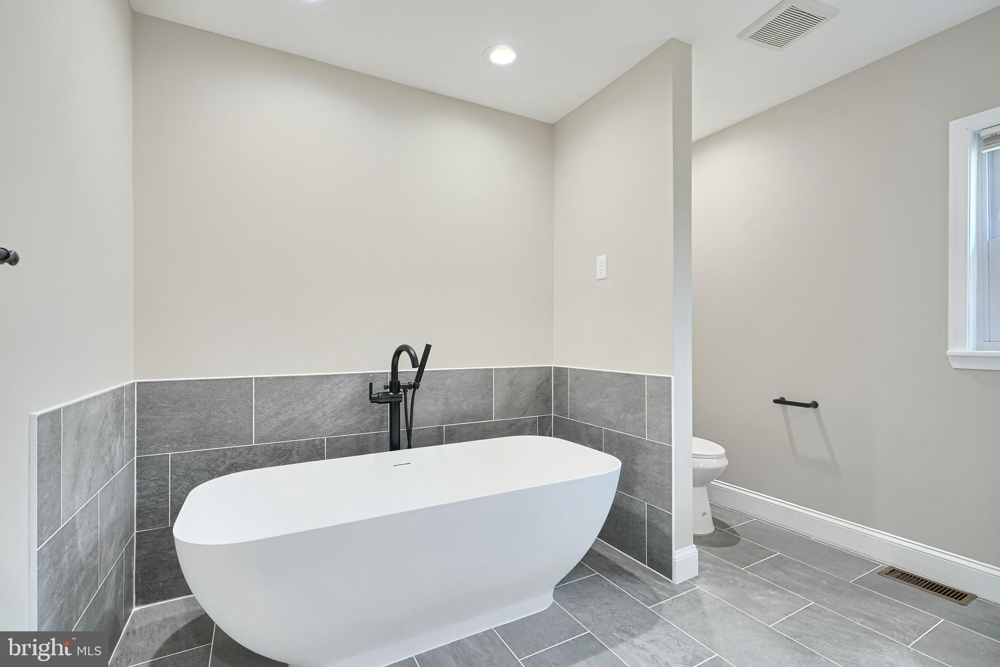 12327 Timber Grove Road Owings Mills, MD 21117 - Photo 36 of 60 En suite
