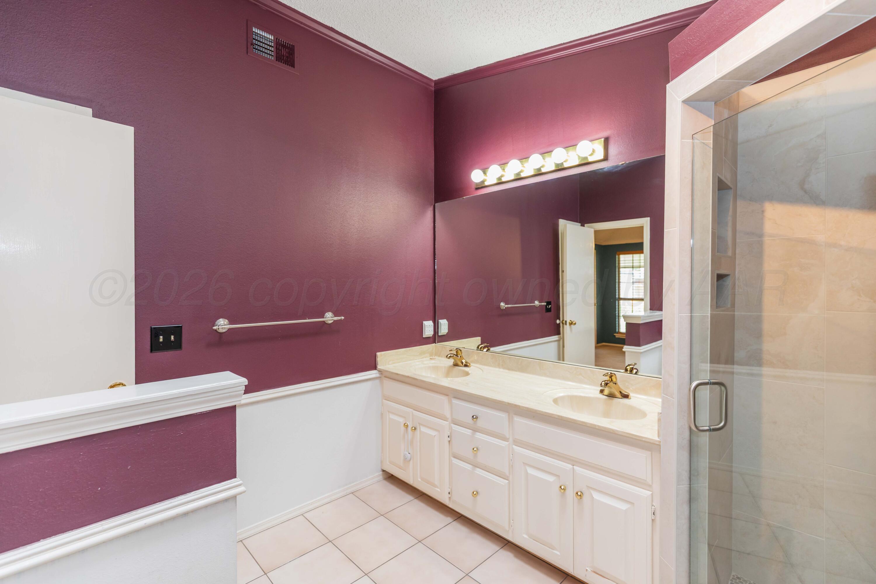4206 Relatta Avenue Amarillo, TX 79110 - Photo 17 of 40 PRIMARY BATH VIEW 1