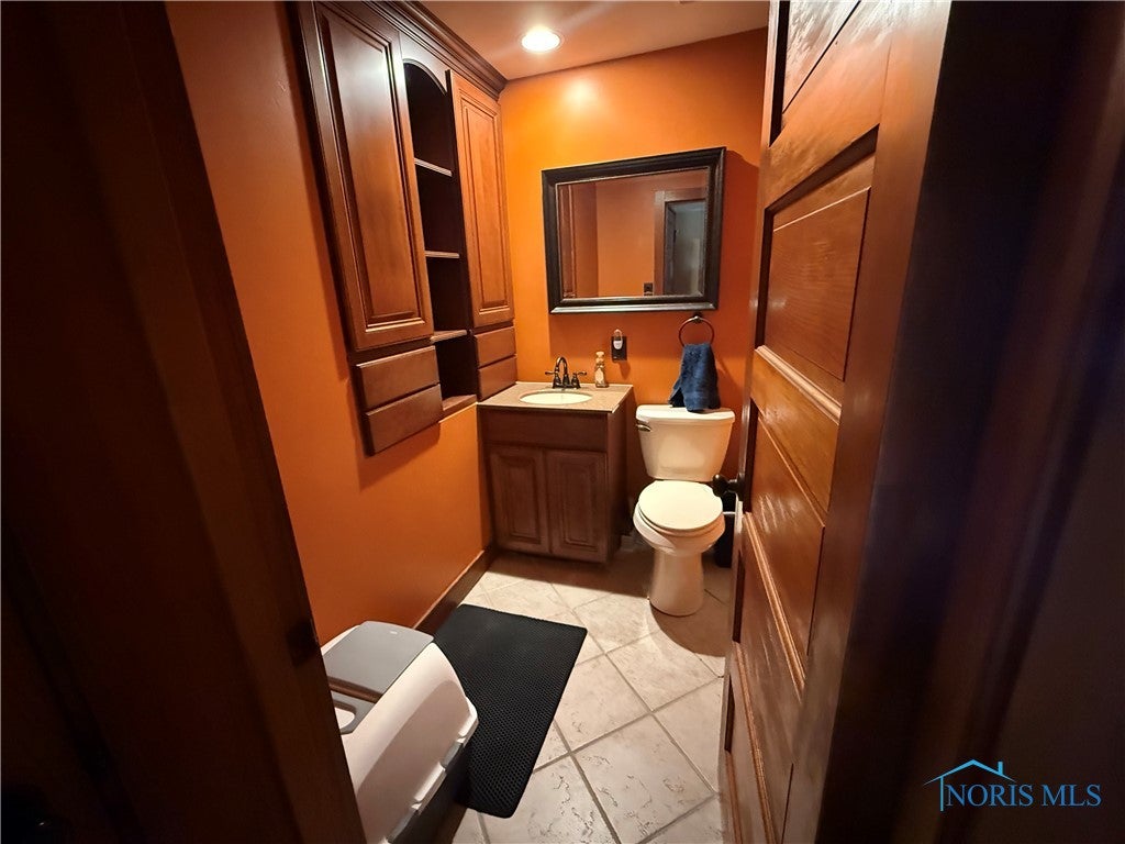 29232 Coressel Road Defiance, OH 43512 - Photo 13 of 28 1st floor 1/2 bath