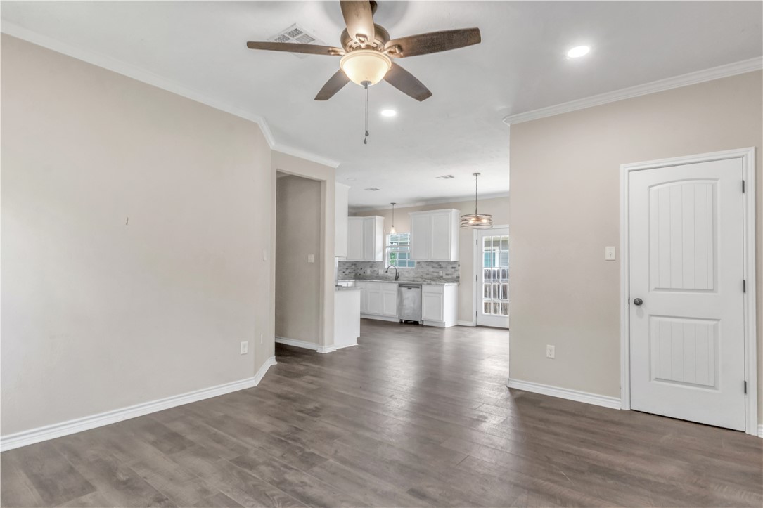 904 New York Street Bryan, TX 77803 - Photo 3 of 16