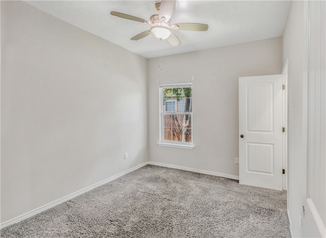 904 New York Street Bryan, TX 77803 - Photo 5 of 16