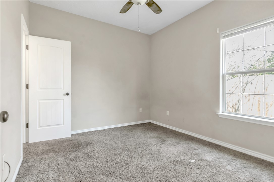 904 New York Street Bryan, TX 77803 - Photo 7 of 16