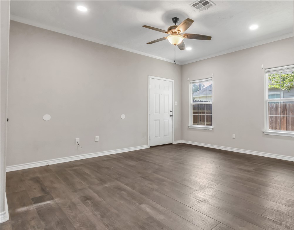 904 New York Street Bryan, TX 77803 - Photo 10 of 16
