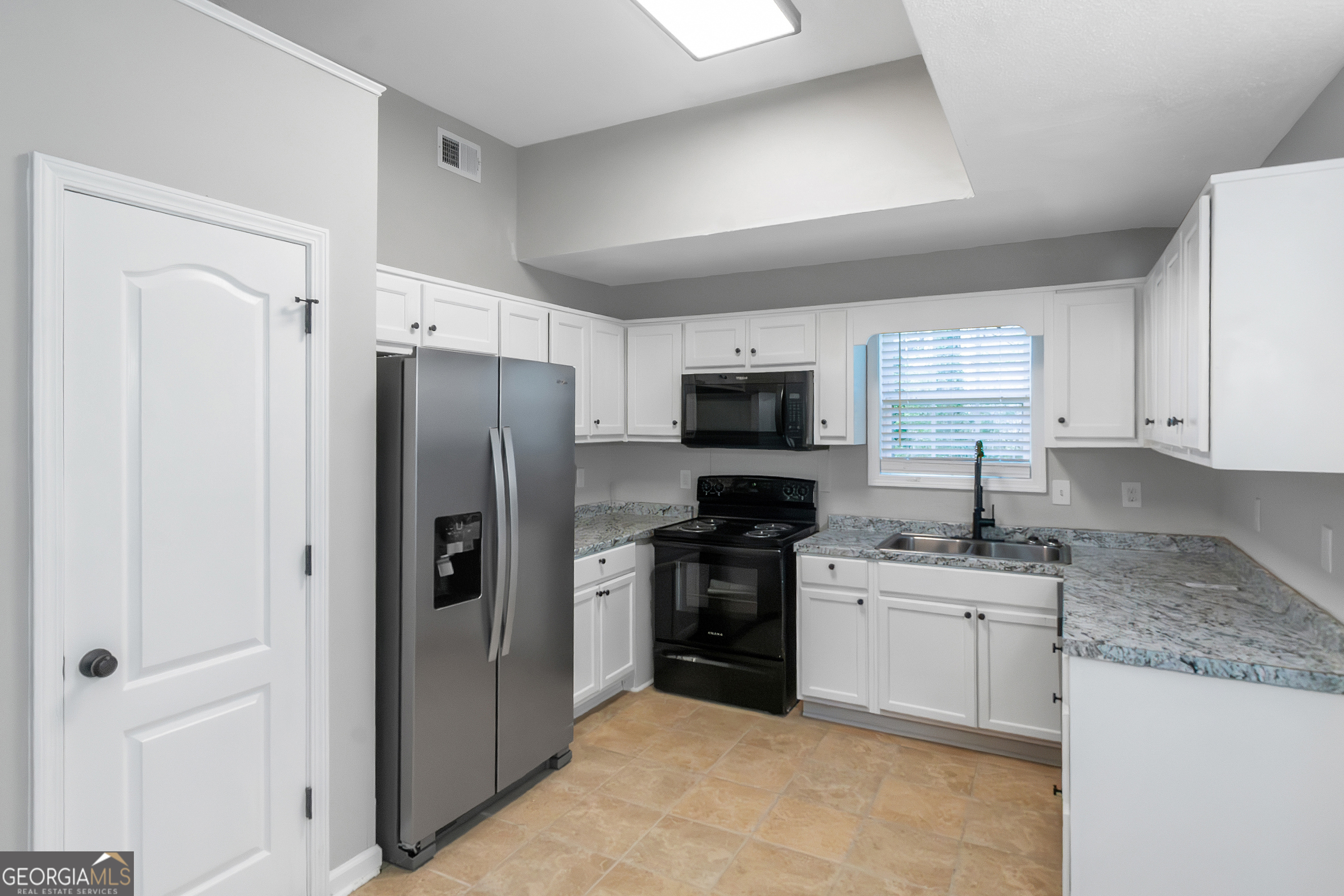 182 Hawk Lane Carrollton, GA 30116 - Photo 11 of 34