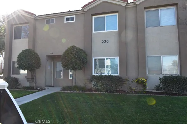 $2,250 | 260 West 3rd Street, Corona, CA 92882