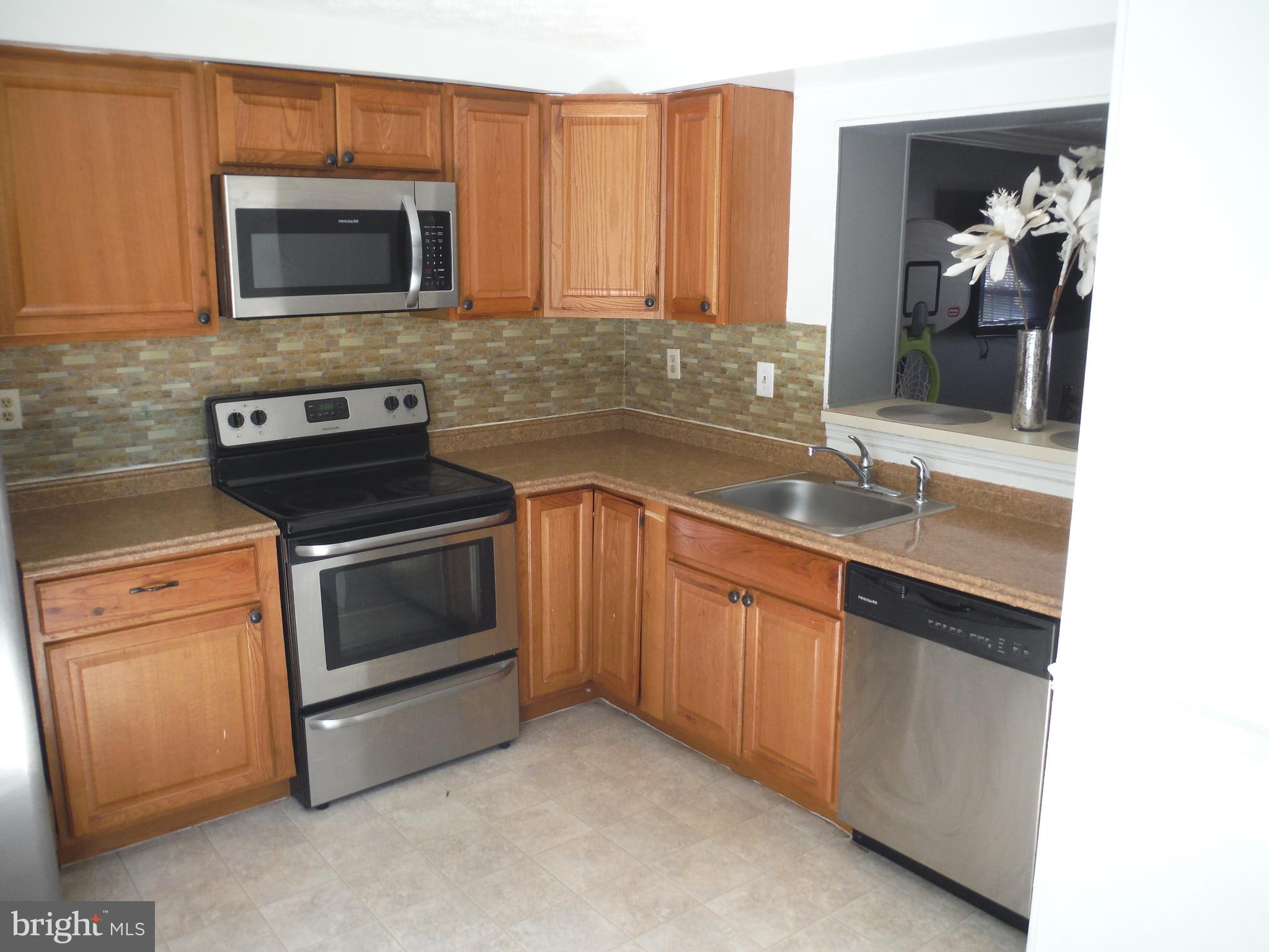 1303 Apple Ridge Court Edgewood, MD 21040 - Photo 11 of 24 Backsplash