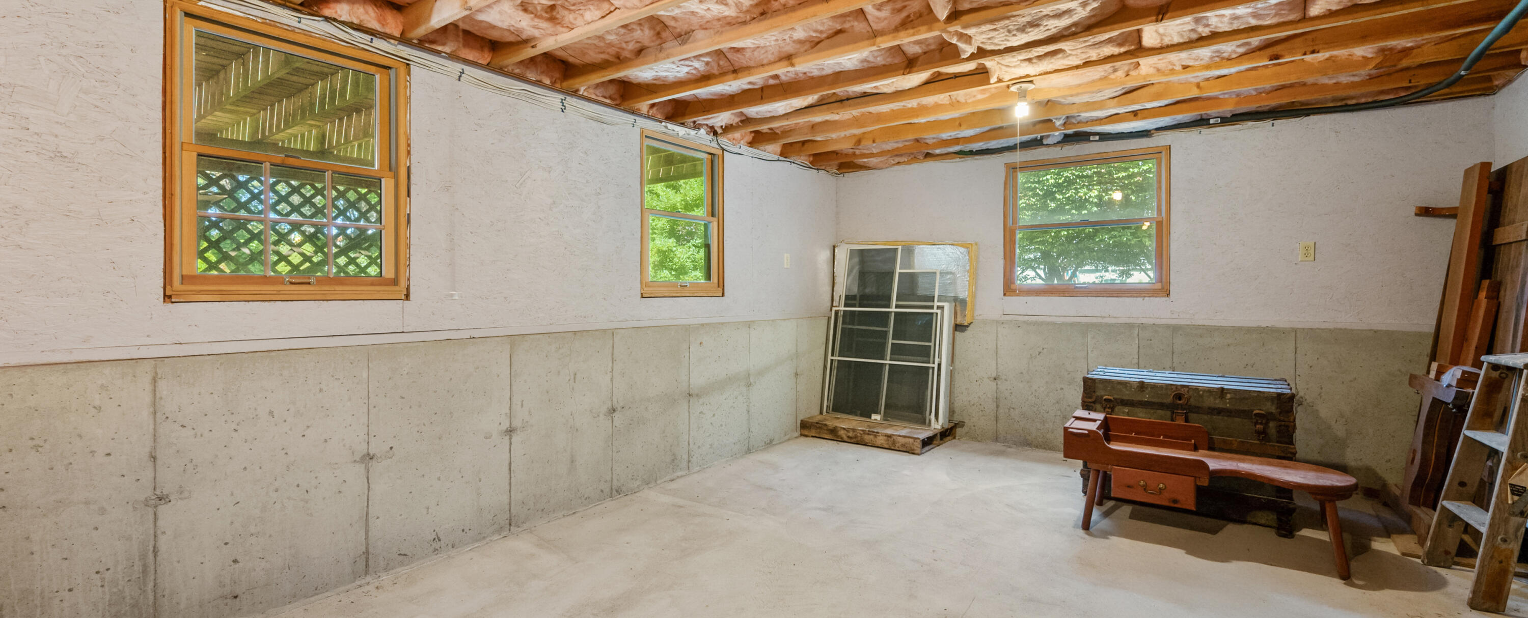 114 Bucks Creek Road Chatham, MA 02633 - Photo 39 of 43 a room with furniture and a window
