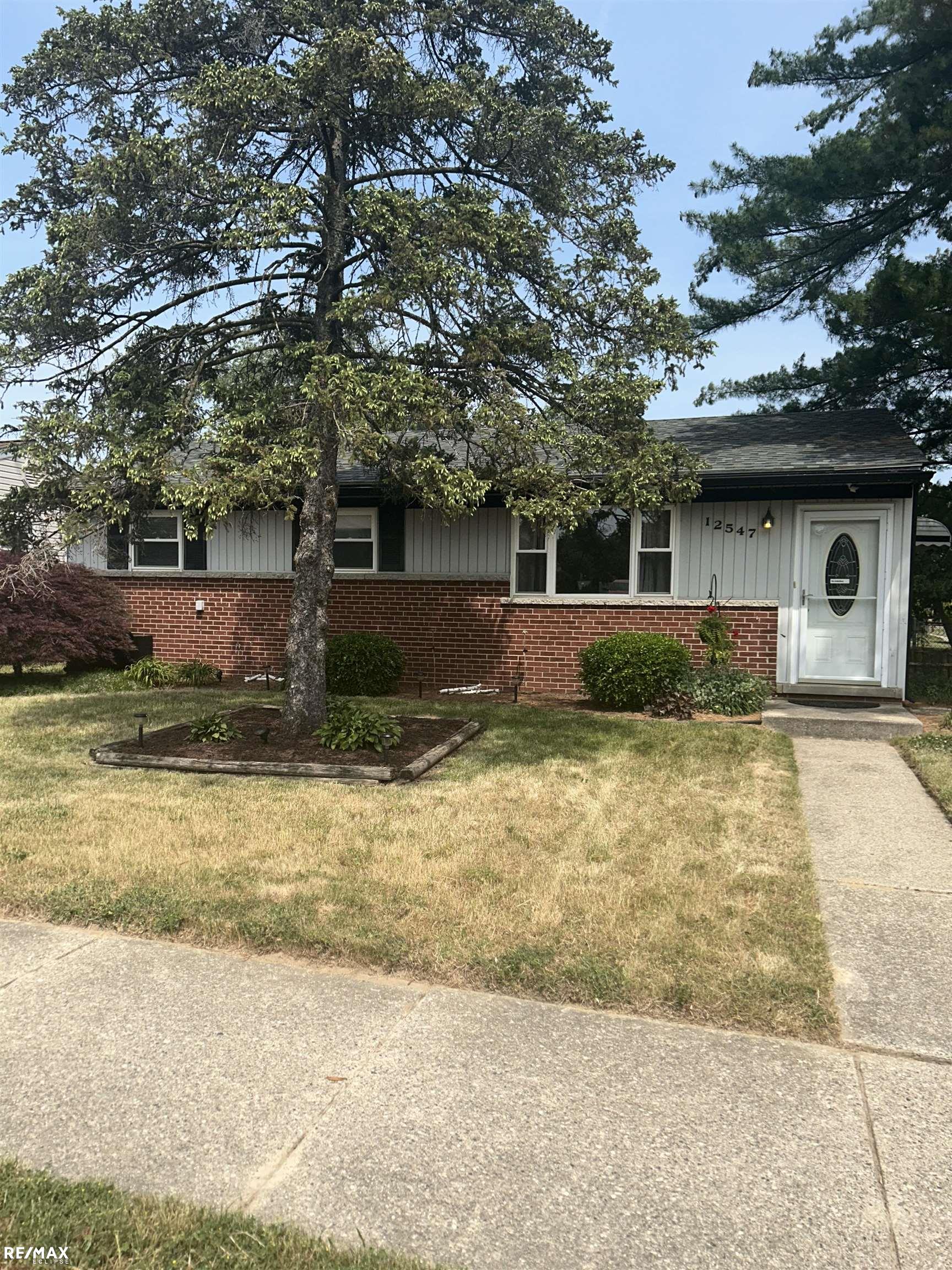 12547 Clinton River Road Sterling Heights, MI 48313 - Photo 34 of 40 50110585-35.JPG