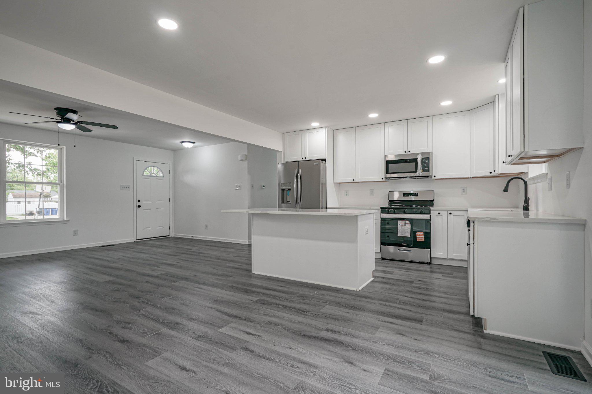 12 Park Road Pennsville, NJ 08070 - Photo 10 of 33 Modern open kitchen with sleek design.