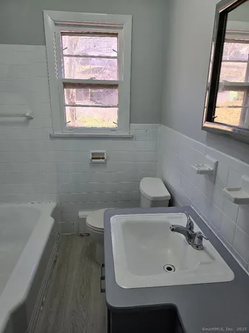 $2,300 | 401 Farmington Avenue, Waterbury, CT 06710