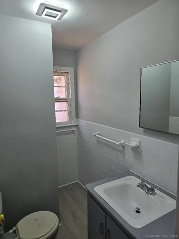 $2,300 | 401 Farmington Avenue, Waterbury, CT 06710