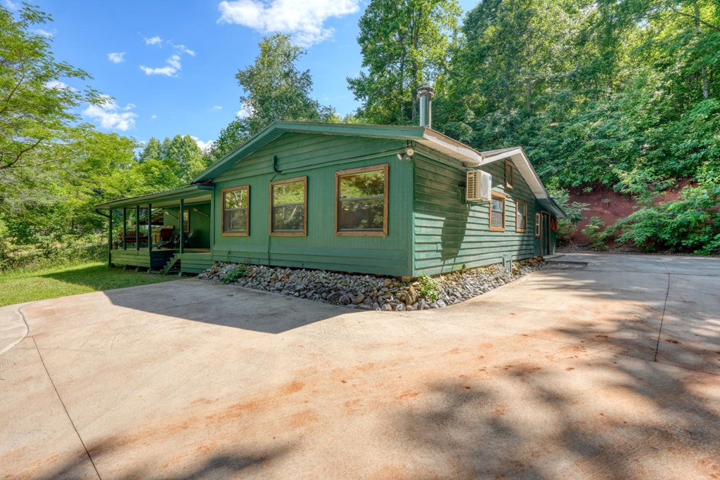 521 Sunnyside Road Hiawassee, GA 30546 - Photo 3 of 45