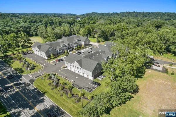 $3,700 | 2-48 Grove Avenue, Unit 26, Verona, NJ 07009