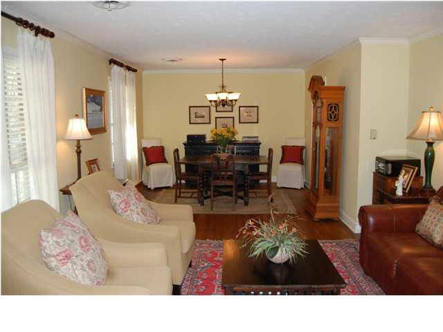 1828 Aztec Drive Jackson, MS 39211 - Photo 5 of 15 Living/dining room