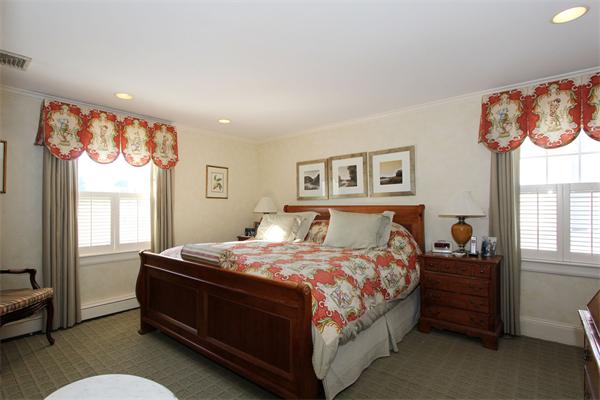 102 Fair Oaks Park Needham, MA 02492 - Photo 21 of 29 Gallery Image 21