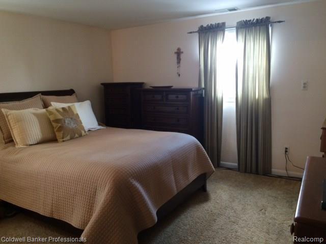 989 Canterbury Road Grosse Pointe, MI 48236 - Photo 24 of 40 15.JPG