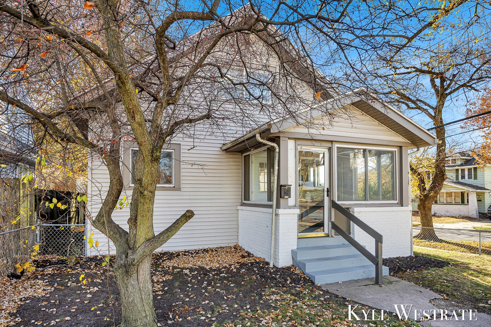 1200 Fisk Road Southeast Grand Rapids, MI 49506 - Photo 3 of 32 03-K1J18621
