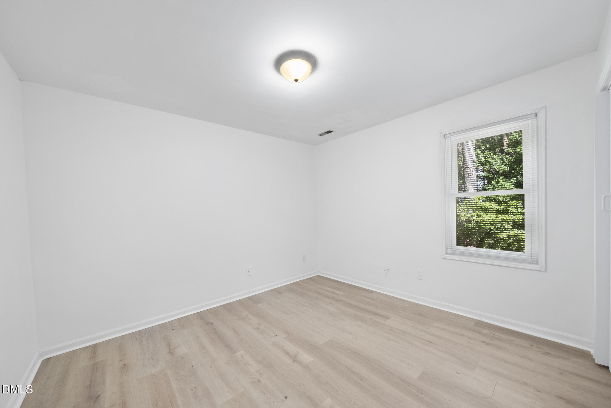 6108 New Market Way Raleigh, NC 27609 - Photo 29 of 31 an empty room with a window