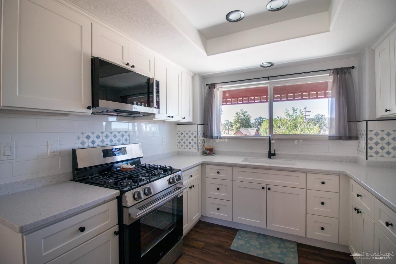26961 Bear Valley Road Tehachapi, CA 93561 - Photo 4 of 40 Gallery Image 4