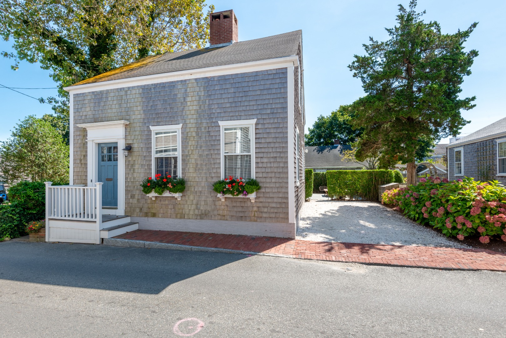 8 East Dover Street Nantucket, MA 02554 - Photo 1 of 28