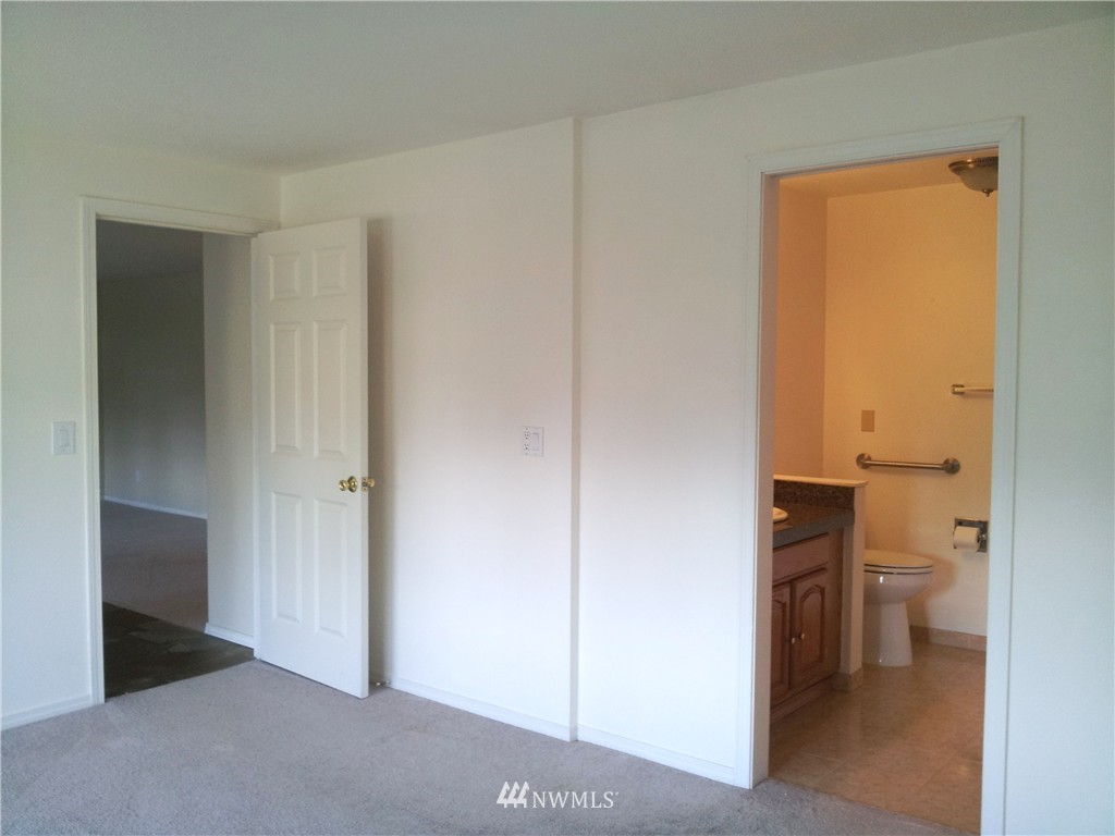 16405 142nd Place Southeast Renton, WA 98058 - Photo 13 of 21 Gallery Image 13