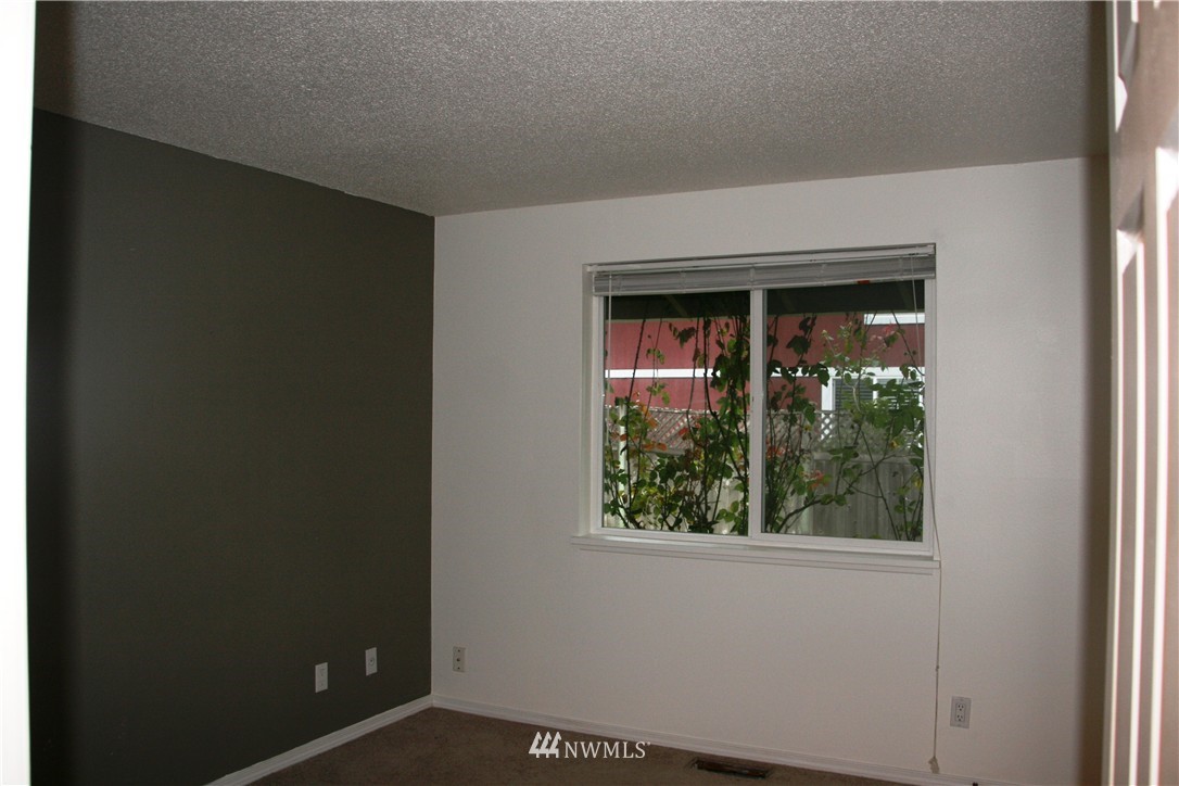 16405 142nd Place Southeast Renton, WA 98058 - Photo 14 of 21 Gallery Image 14