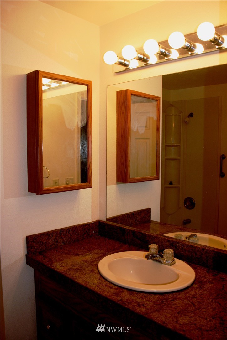 16405 142nd Place Southeast Renton, WA 98058 - Photo 17 of 21 Gallery Image 17