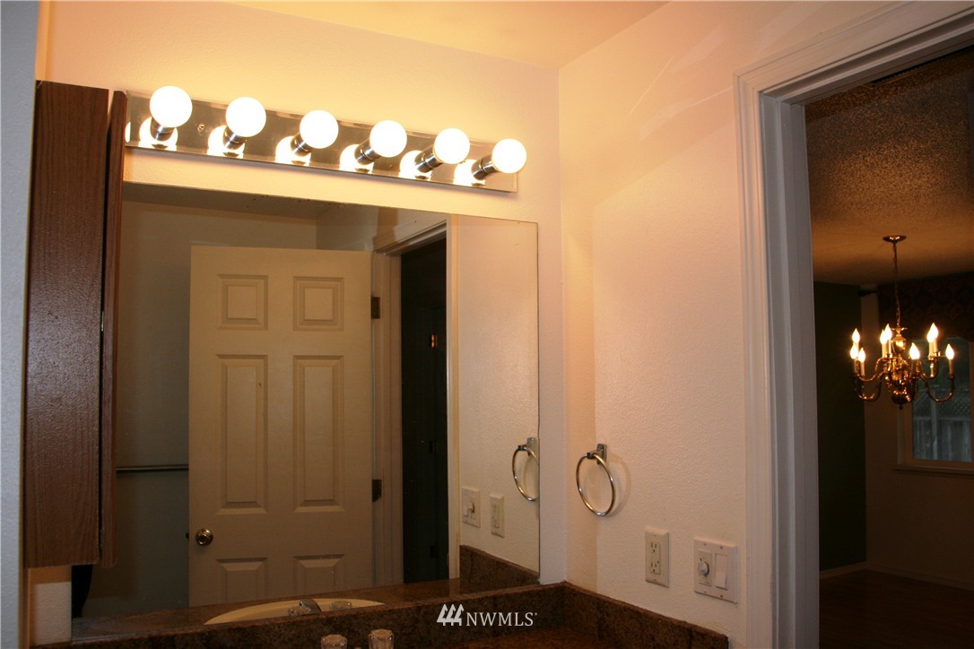16405 142nd Place Southeast Renton, WA 98058 - Photo 18 of 21 Gallery Image 18