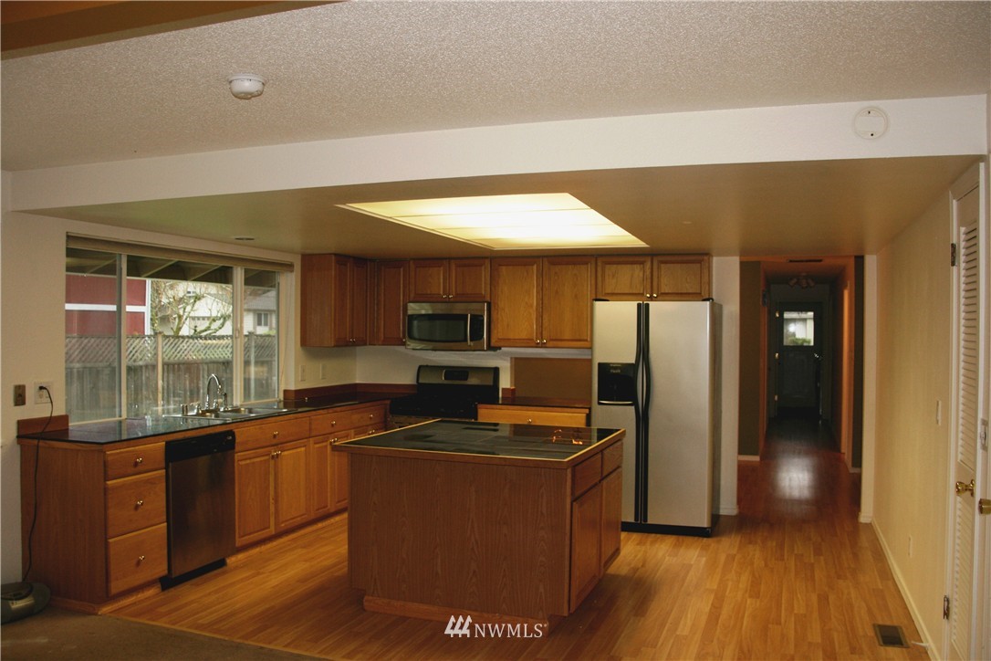 16405 142nd Place Southeast Renton, WA 98058 - Photo 8 of 21 Gallery Image 8
