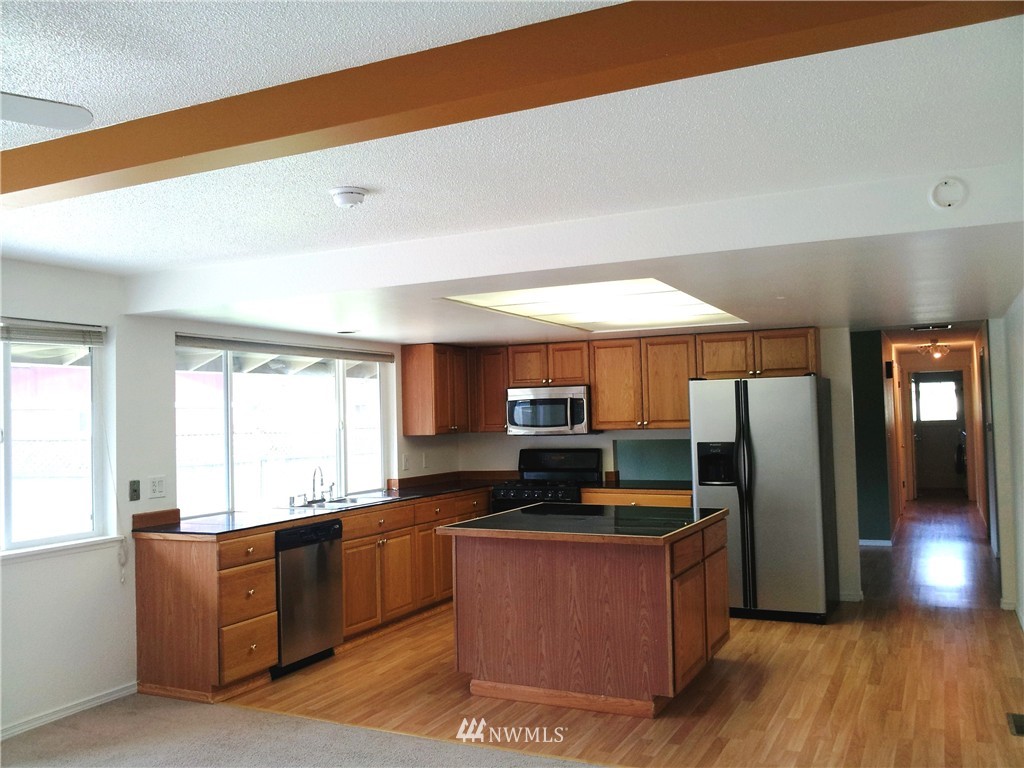 16405 142nd Place Southeast Renton, WA 98058 - Photo 9 of 21 Gallery Image 9