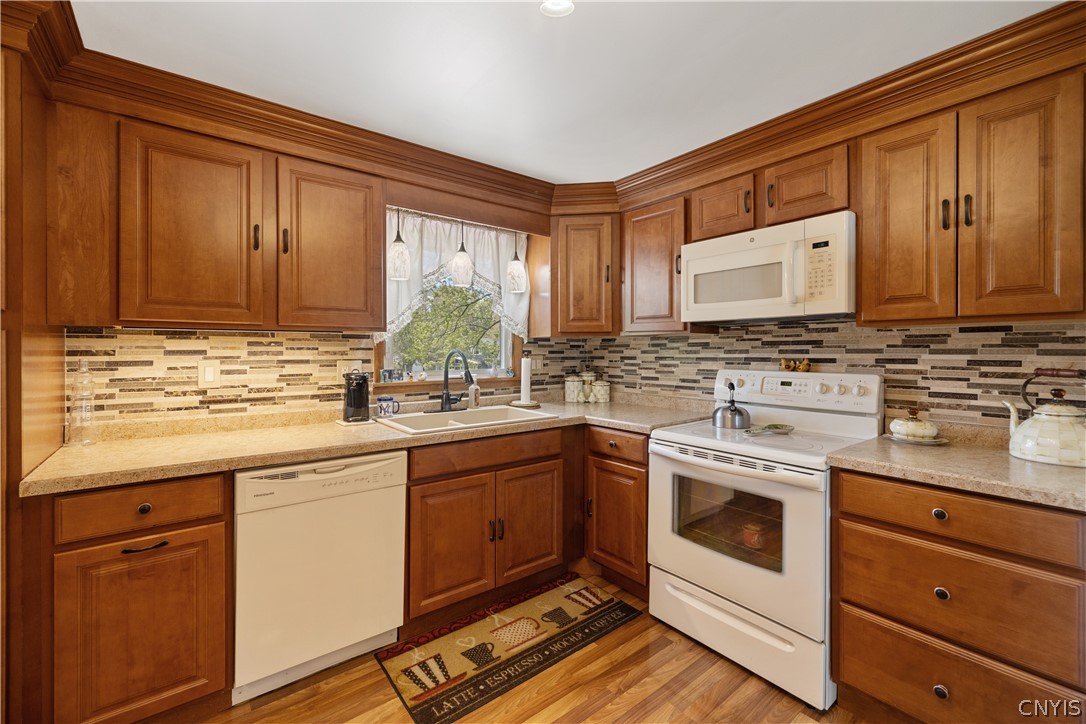 7 Lark Path Clay, NY 13090 - Photo 15 of 38