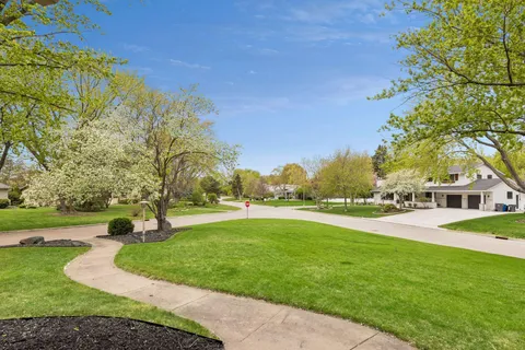 $975,000 | 7401 West Shore Drive, Edina, MN 55435