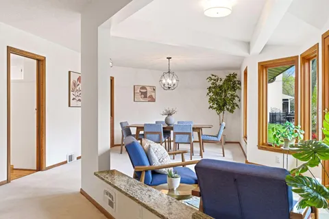 $975,000 | 7401 West Shore Drive, Edina, MN 55435