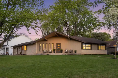 $975,000 | 7401 West Shore Drive, Edina, MN 55435
