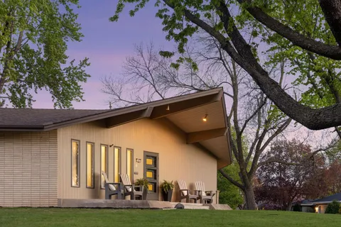 $975,000 | 7401 West Shore Drive, Edina, MN 55435