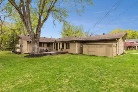 $975,000 | 7401 West Shore Drive, Edina, MN 55435