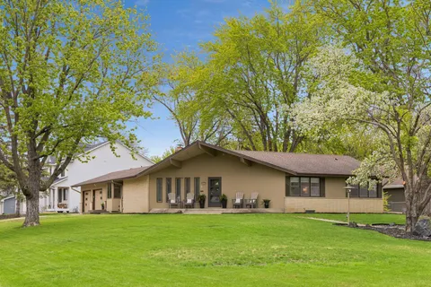 $975,000 | 7401 West Shore Drive, Edina, MN 55435