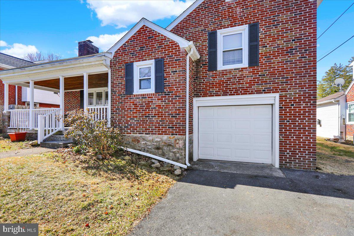 212 Mayer Street Reading, PA 19606 - Photo 32 of 37 front view of a house