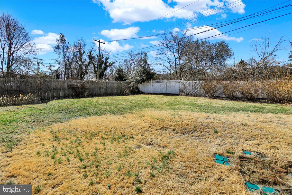 212 Mayer Street Reading, PA 19606 - Photo 35 of 37 a view of a yard with a house