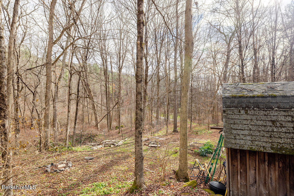 26 Lenox Road West Stockbridge, MA 01266 - Photo 33 of 40 a backyard of a house
