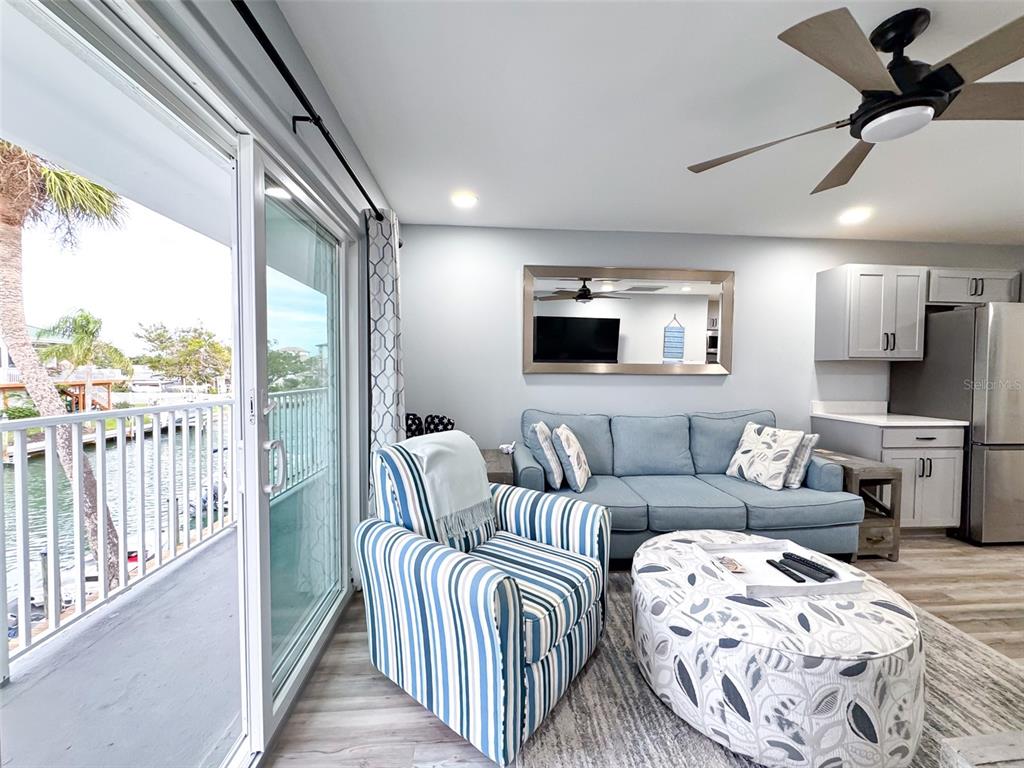 902 Gibbs Road, Unit 283 Venice, FL 34285 - Photo 5 of 32 Gallery Image 5