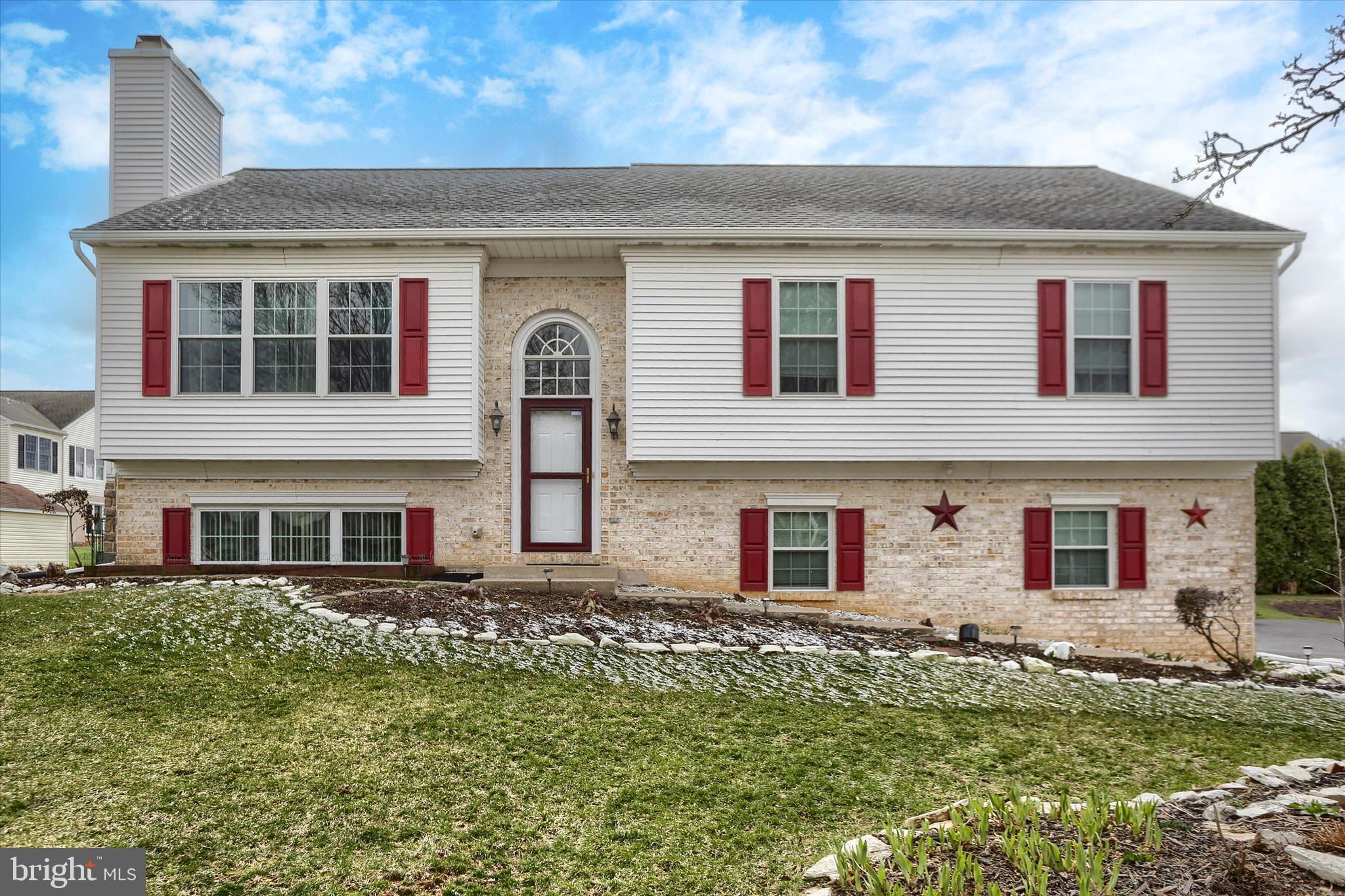 26 Rye Lane Palmyra, PA 17078 - Photo 1 of 52 front view of a house with a yard