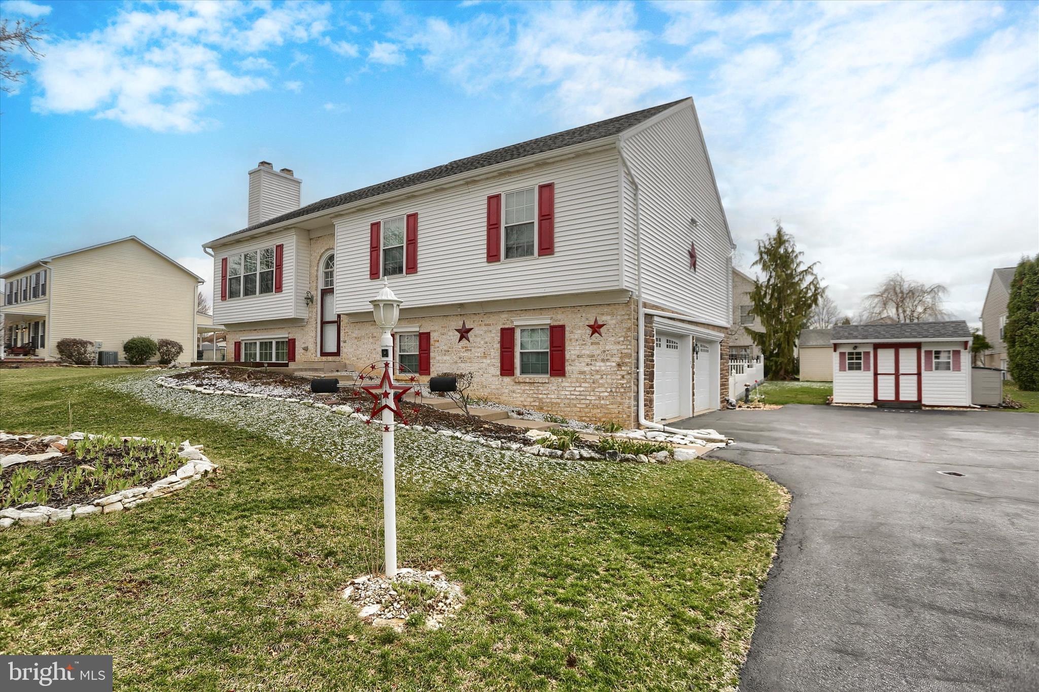 26 Rye Lane Palmyra, PA 17078 - Photo 4 of 52 a house view with a outdoor space