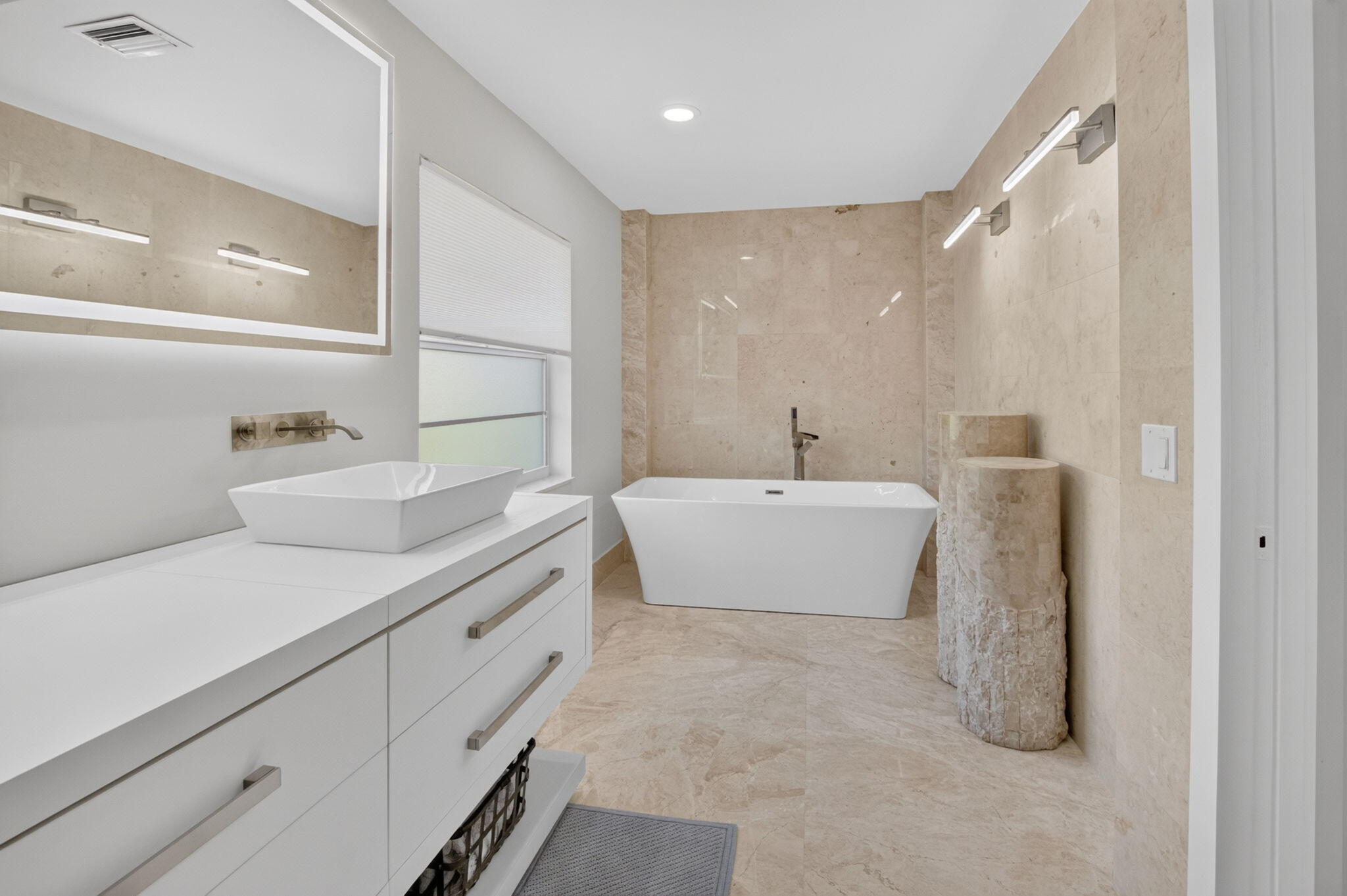 11845 Island Lakes Lane Boca Raton, FL 33498 - Photo 57 of 78 Primary freestanding tub